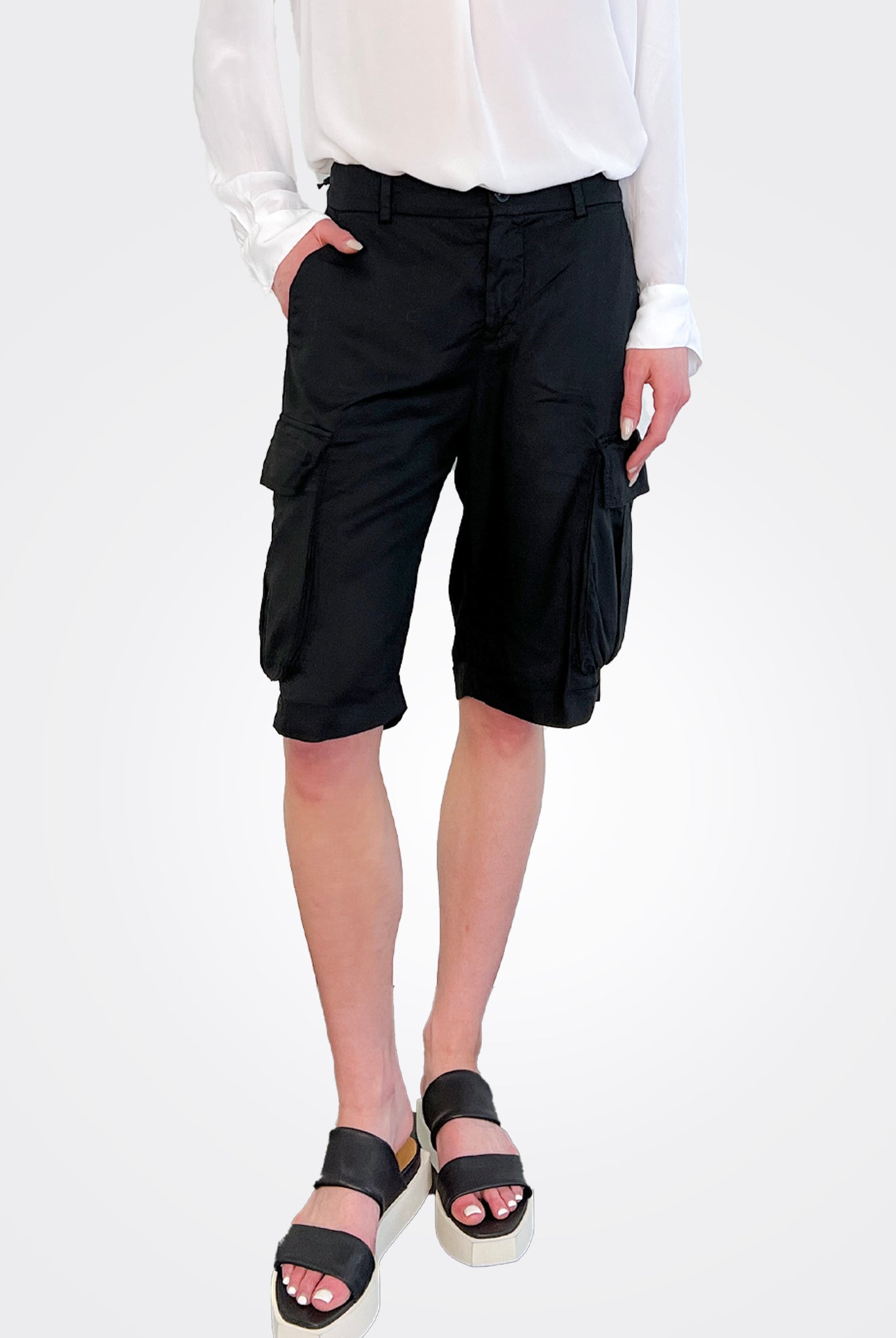 Victoria Cargo Bermuda - Black by Masons — alternate view